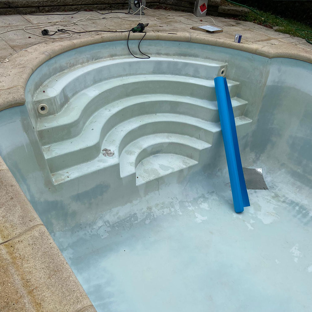 Pool renovation polyester shell